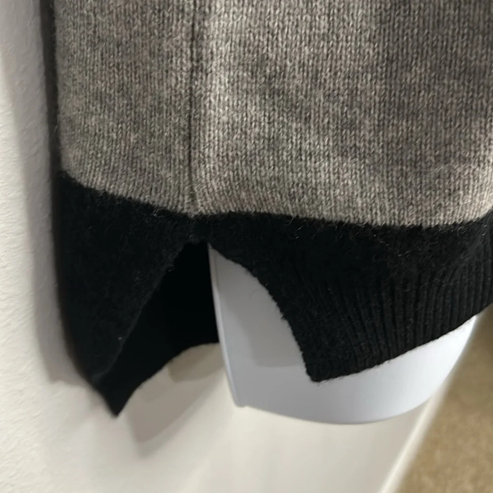 Pure Amici 100% Cashmere Striped Sweater Pullover Soft Gray & Black Small - Picture 3 of 6